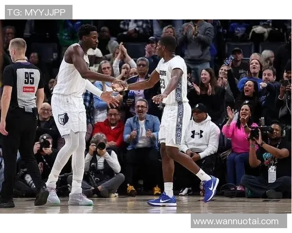 史诗级逆转！勇士1分险胜灰熊，斯潘塞17+3+7杰罗姆空砍19分